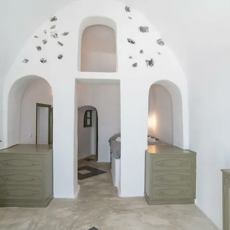 Chess House Imerovigli (Santorini)